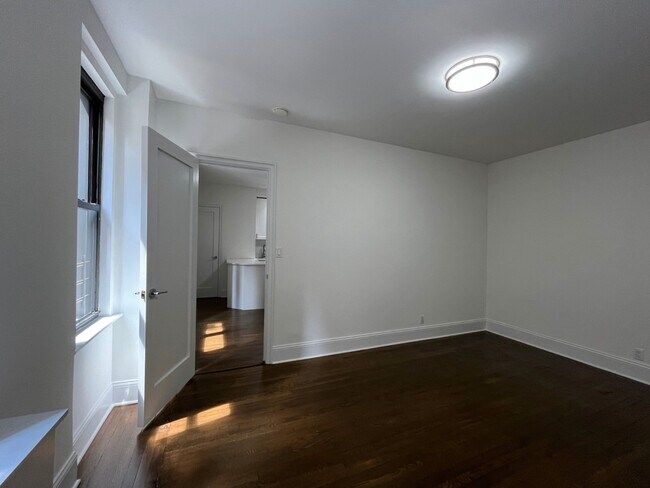 140 East 46th Street photo 4