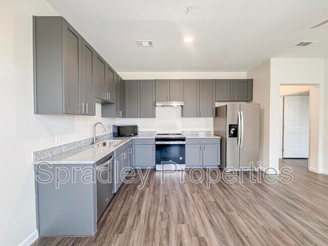 710 Shine St Belton, TX 76513 photo 4