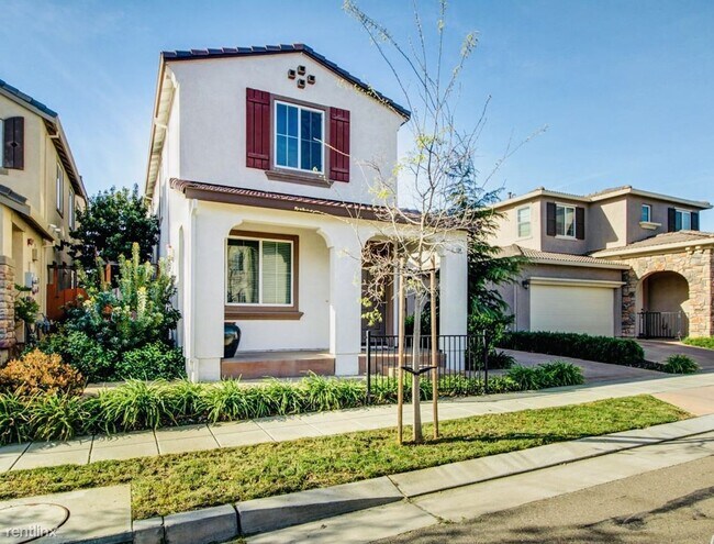 138 West Viola Street, Tracy, CA 95391 photo 2