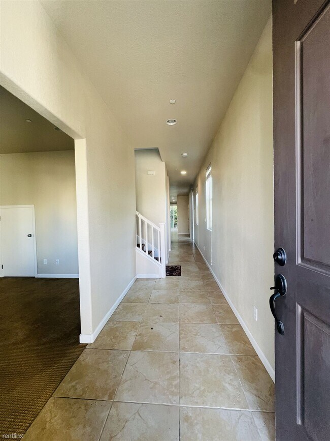 138 West Viola Street, Tracy, CA 95391 photo 3