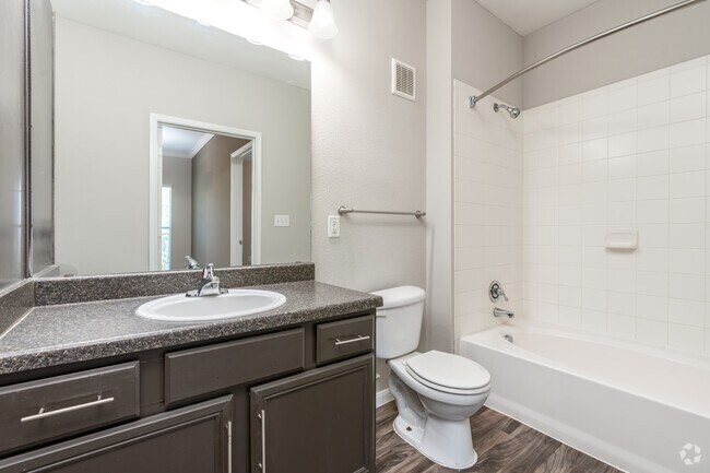 Estate Villas at Krum Apartments photo 5