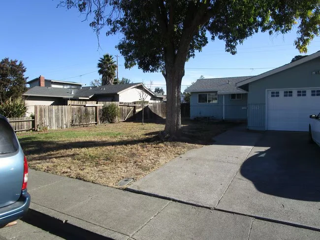 1642 Dover Ave photo 2