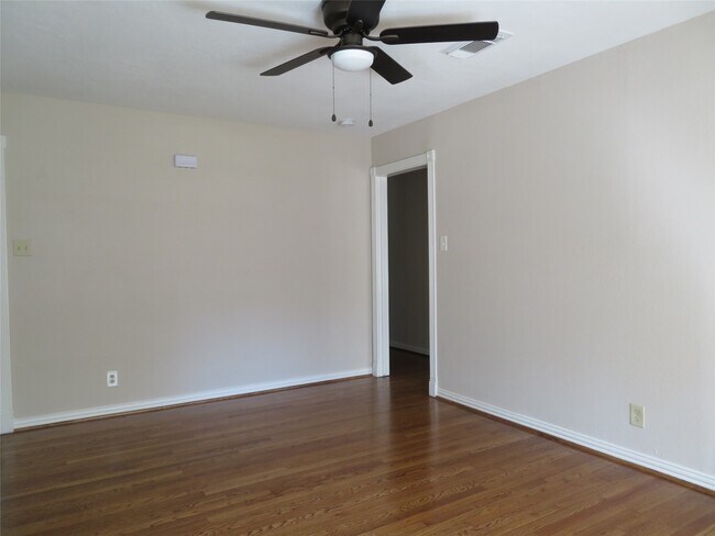 5818 Carew Street, Houston, TX 77074 photo 4
