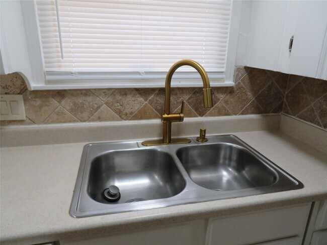 5818 Carew Street, Houston, TX 77074 photo 5