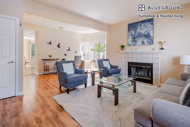 Nestled in the sought-after Nantucket Cove photo 3