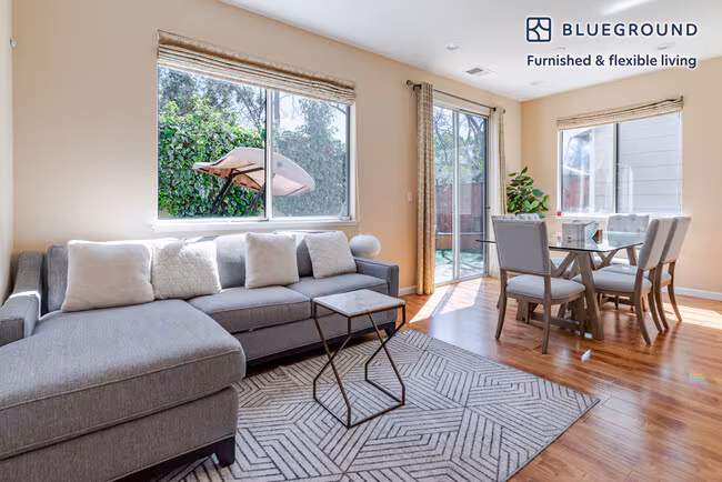 Nestled in the sought-after Nantucket Cove photo 4