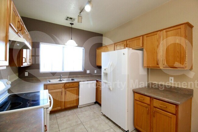 10441 W Palm Ln Avondale, AZ 85392 photo 3