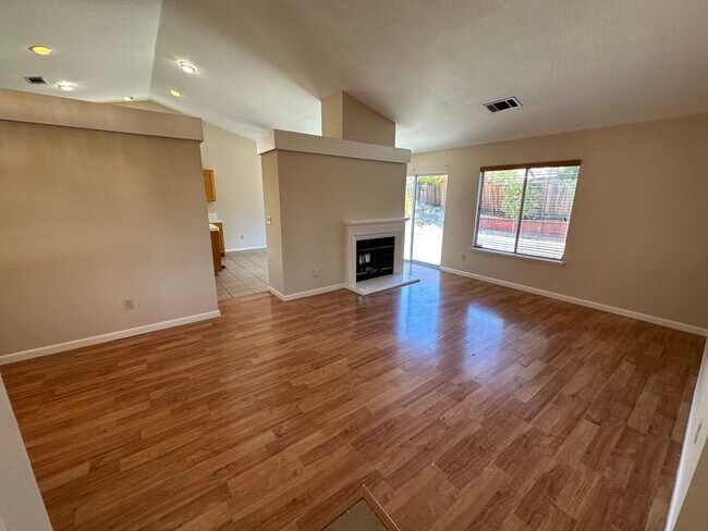 Single story 3Br/2Bath with 3 car Garage Antioch Home photo 5
