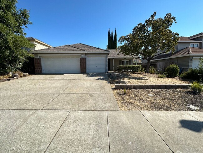 Single story 3Br/2Bath with 3 car Garage Antioch Home