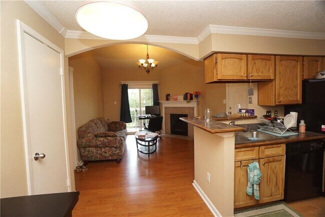 114 E 31st St Austin, TX 78705 photo 5