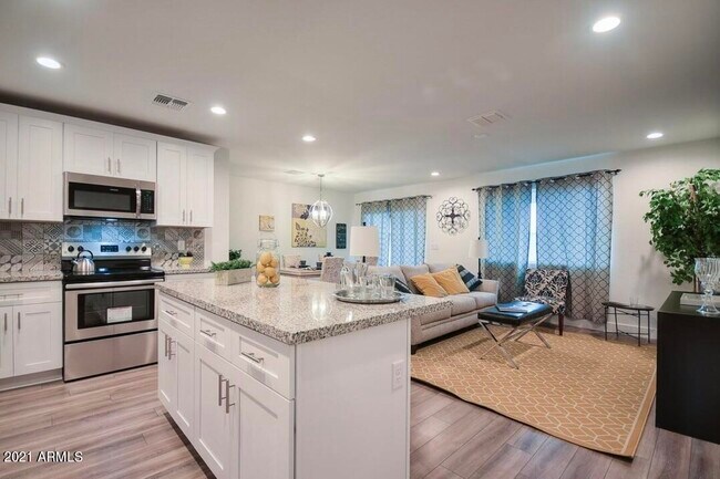 5633 S 12th Ln Phoenix, AZ 85041 photo 2