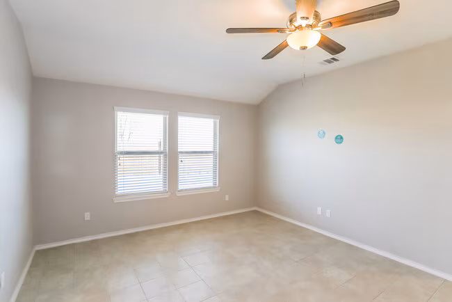 806 Platinum Dr photo 5