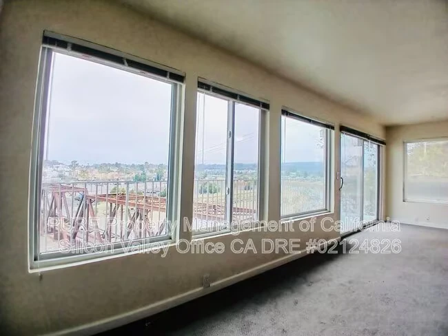 1104 E Cliff Dr Santa Cruz, CA 95062 photo 2