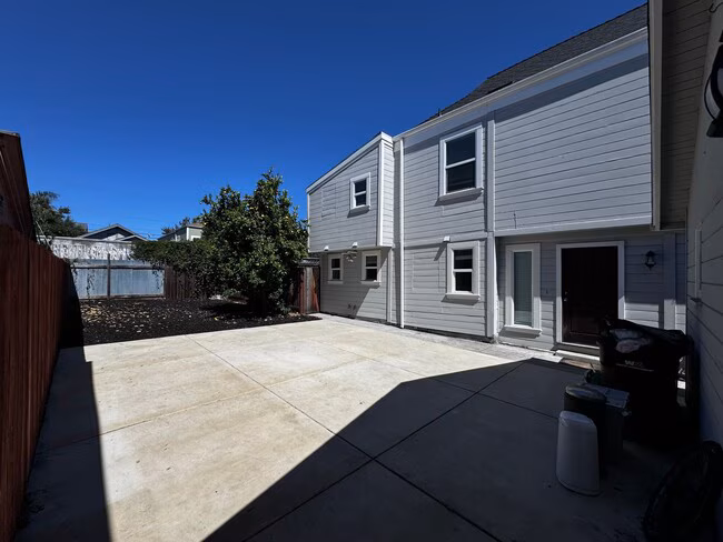 2844-2846 E 9th St Oakland, CA 94601 photo 2