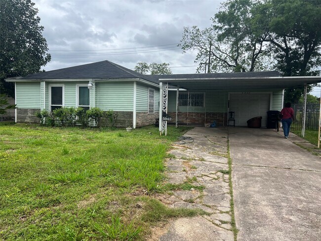 5942 Ridgeway Drive, Houston, TX 77033 photo 4