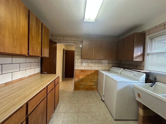 8314 Spruce St SW Lakewood, WA 98498 photo 4