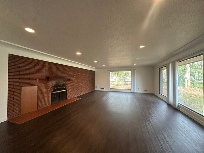 8314 Spruce St SW Lakewood, WA 98498 photo 2