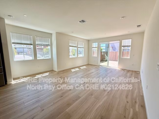1746 Guadalupe St Petaluma, CA 94954 photo 4