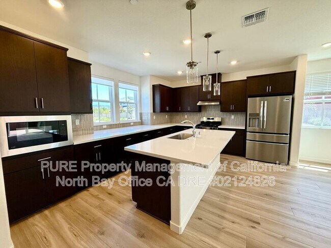 1746 Guadalupe St Petaluma, CA 94954 photo 3