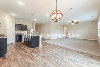 425 Stone Creek Boulevard, Glenn Heights, TX 75154 photo 5