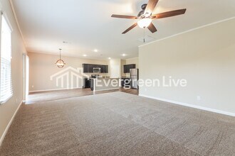 425 Stone Creek Boulevard, Glenn Heights, TX 75154 photo 4