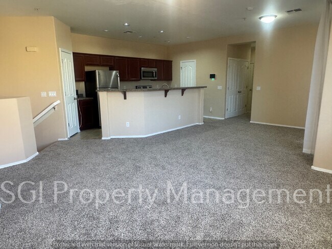 8105 W Groom Creek Rd Phoenix, AZ 85043 photo 2