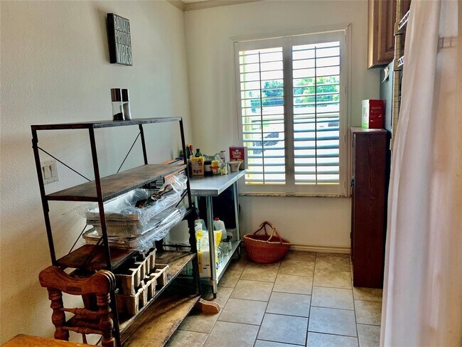 118 S Main Street photo 5