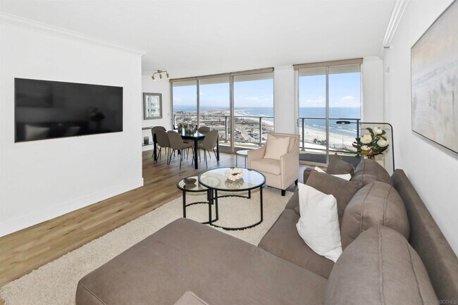 1820 Avenida Del Mundo Coronado, CA 92118 photo 3