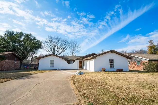 2137 Shady Grove Drive, Bedford, TX 76021 photo 2