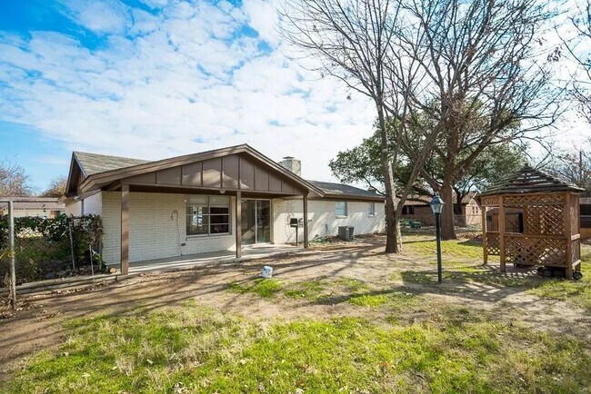 2137 Shady Grove Drive, Bedford, TX 76021 photo 4