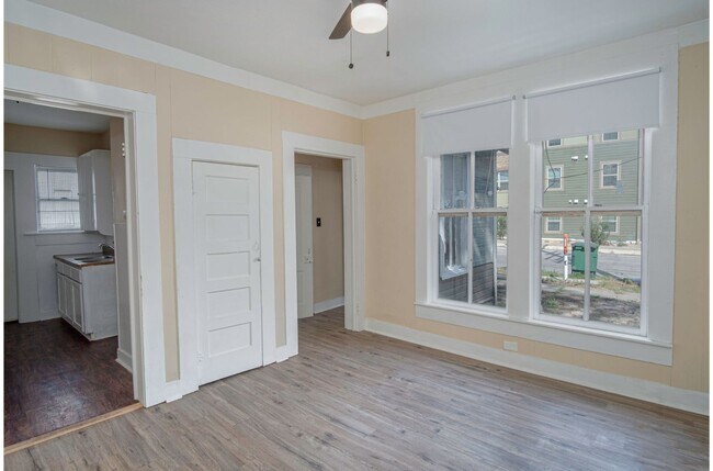 111 S Olive St San Antonio, TX 78203 photo 2