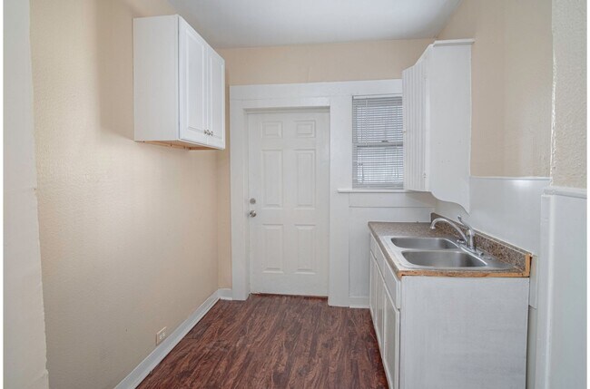 111 S Olive St San Antonio, TX 78203 photo 5