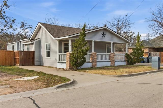 404 S Murray St McKinney, TX 75069 photo 2