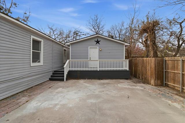 404 S Murray St McKinney, TX 75069 photo 4