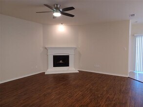 705 Crownpoint Lane, Arlington, TX 76002 photo 4
