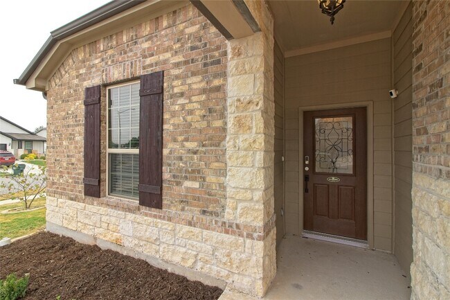 601 Hummingbird Ln Leander, TX 78641 photo 4