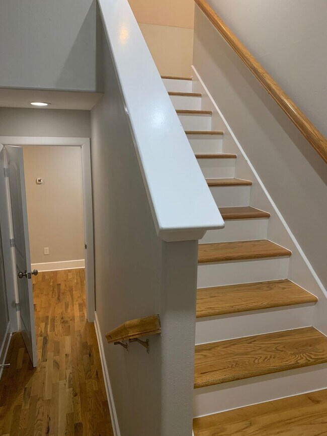 3207 Hampton Rd Austin, TX 78705 photo 5