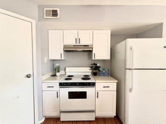 7200 W T C Jester Blvd Houston, TX 77088 photo 3