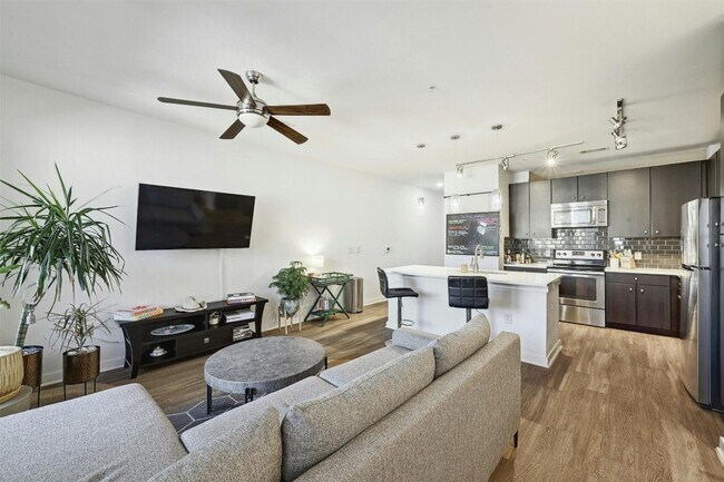 1900 Barton Springs Rd Austin, TX 78704 photo 3