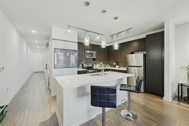 1900 Barton Springs Rd Austin, TX 78704 photo 4