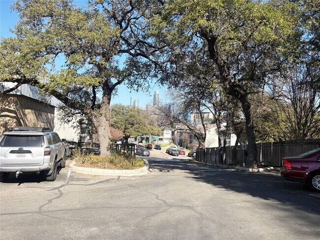 620 S 1st St Austin, TX 78704 photo 2