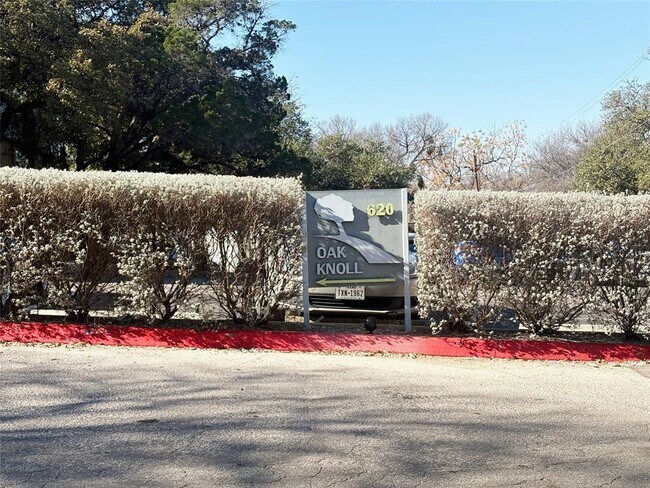 620 S 1st St Austin, TX 78704 photo 4