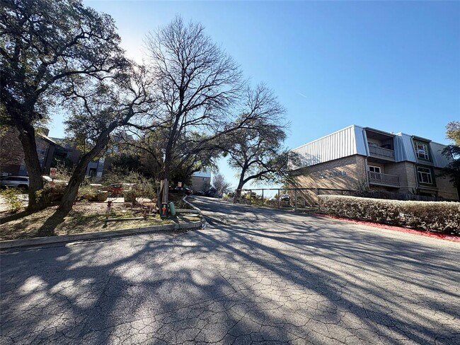 620 S 1st St Austin, TX 78704 photo 5