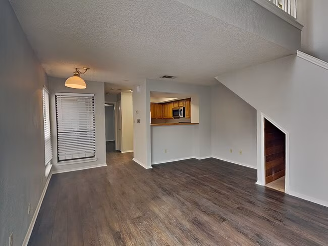 2309 Balsam Dr Arlington, TX 76006 photo 3