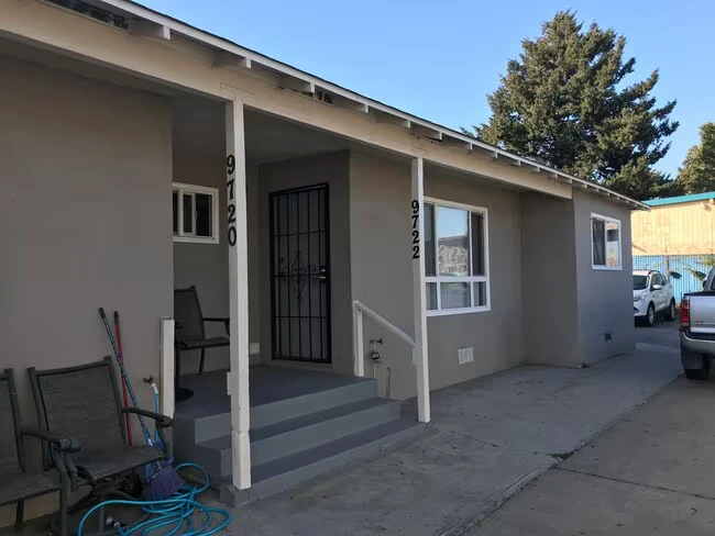 9718 D Street, Oakland, CA 94603 photo 2