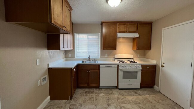 9718 D Street, Oakland, CA 94603 photo 4