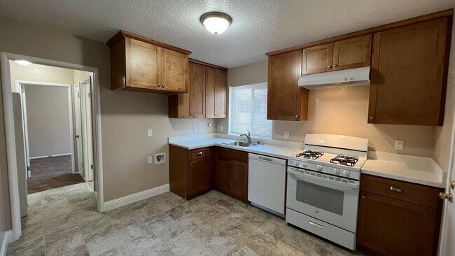 9718 D Street, Oakland, CA 94603 photo 5