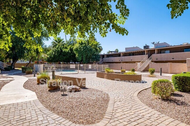 810 E Colter St Phoenix, AZ 85014 photo 2