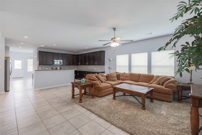 317 Westminster Dr Kyle, TX 78640 photo 2