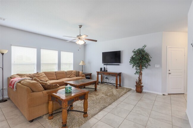317 Westminster Dr Kyle, TX 78640 photo 3